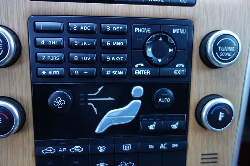 Volvo XC60 (2009) T6 210kW!!! AWD ČR ! AUT.! - fotka 28 z 53