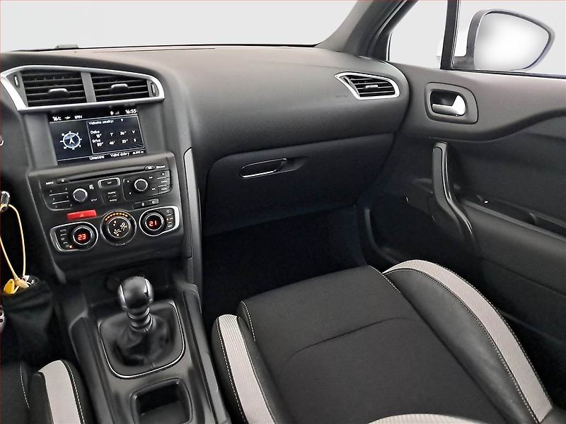 Citroën DS4 (2014) 1.6 e-HDi, Serv.kniha - fotka 8 z 19