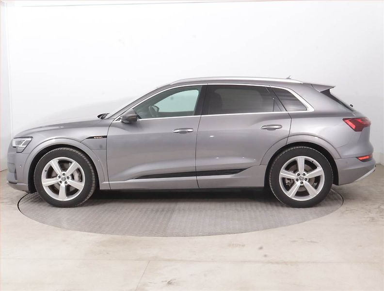 Audi e-tron (2020) S-Line 50 quattro - fotka 3 z 19