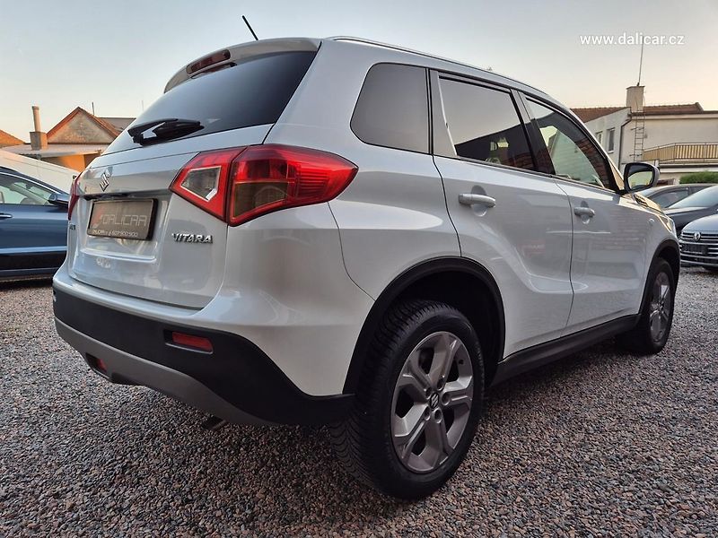 Suzuki Vitara (2016) 1.6VVT 88KW Automat COMFORT - fotka 13 z 52