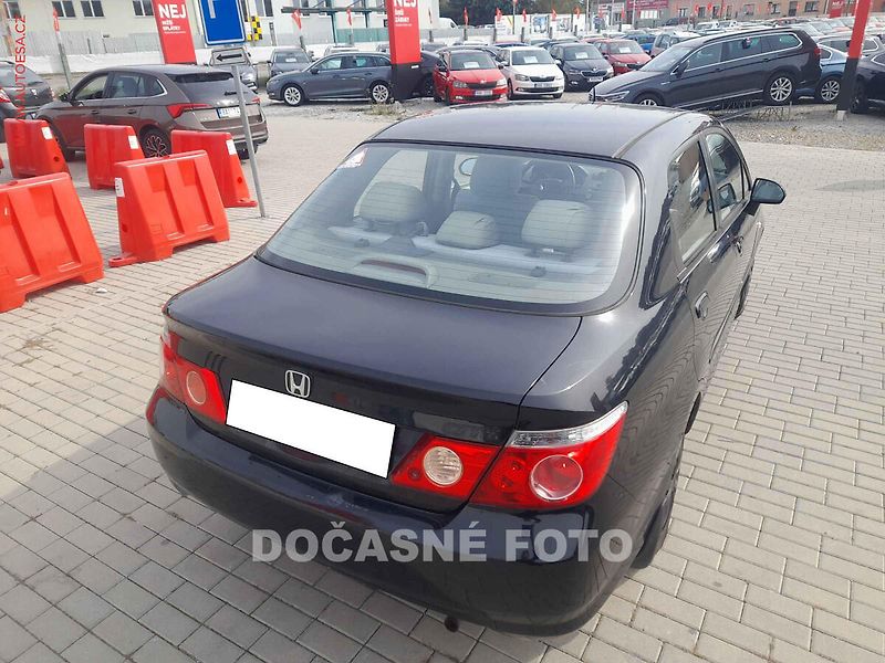 Honda City (2006) 1.4, 2.maj,ČR, AC - fotka 2 z 3