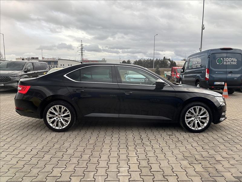 Škoda Superb 2,0 TDI 147kW Style 4x4 DSG - fotka 6 z 37