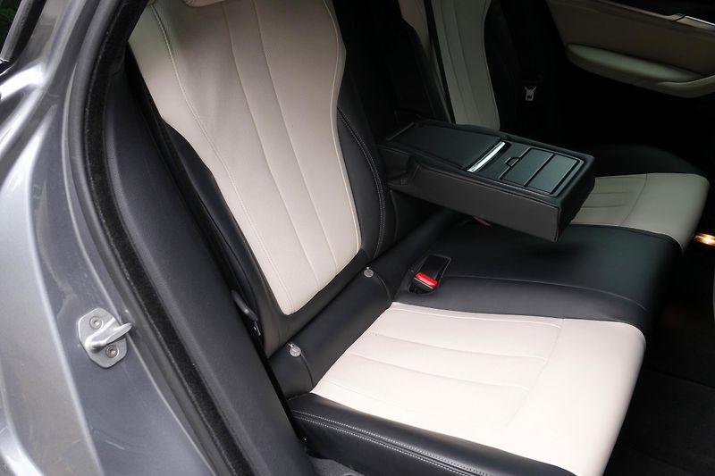BMW X6 M50d, ČR, Tažné, Ventilace,H/K - fotka 40 z 42