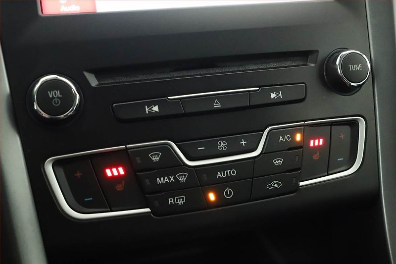 Ford Mondeo (2016) 2.0 TDCI, 4X4, Automat, Navi - fotka 16 z 18