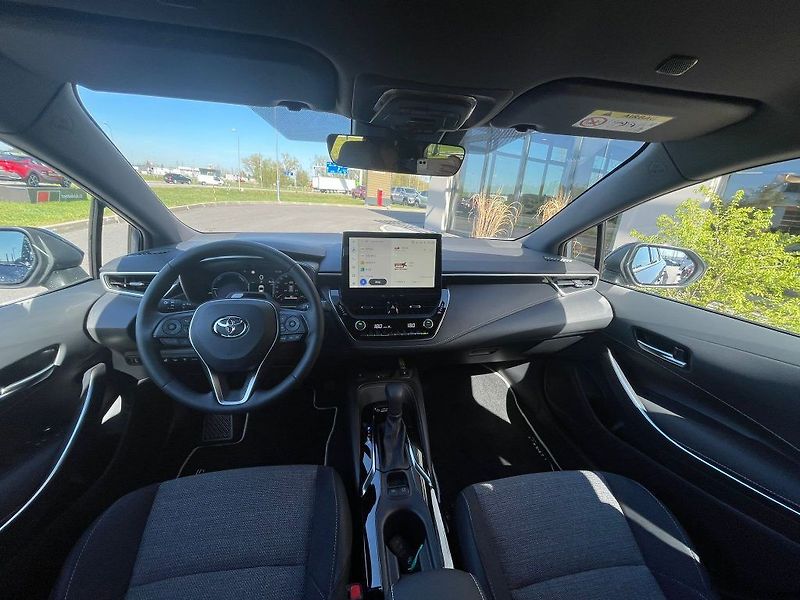 Toyota Corolla 1.8 Hybrid 140K Style - fotka 25 z 29