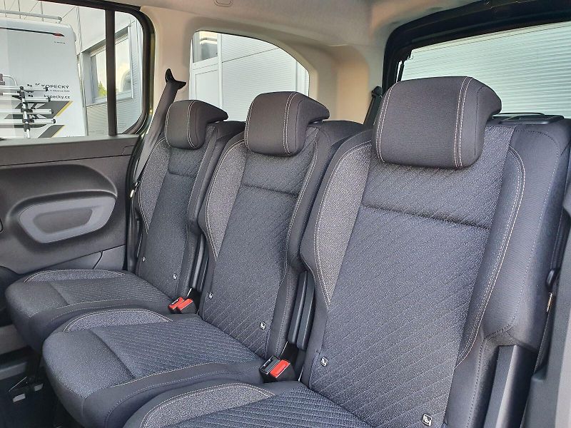 Peugeot Rifter (2026) LONG ALLURE BlueHDi 130 S&S MA - fotka 14 z 15