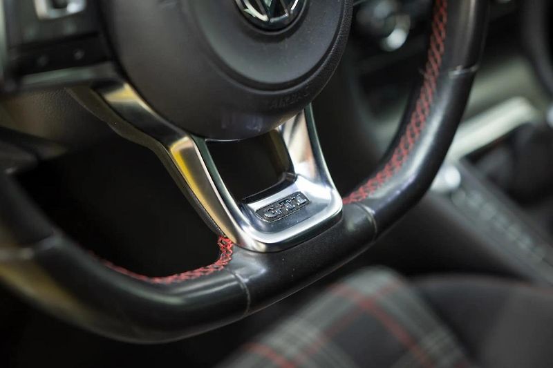 Volkswagen Golf GTI Performance 2.0 169 kW - fotka 23 z 36