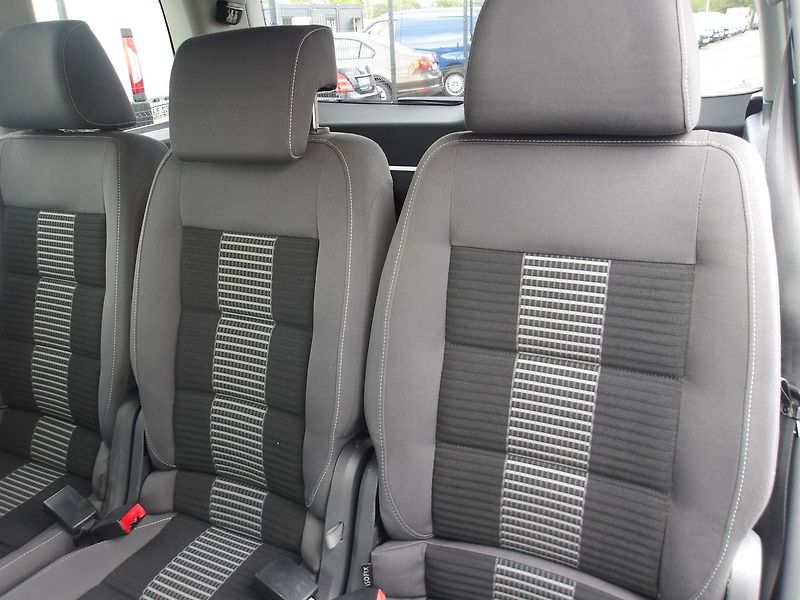 Volkswagen Touran 1,6i 75kW ! KRASAVEC !!! - fotka 19 z 26