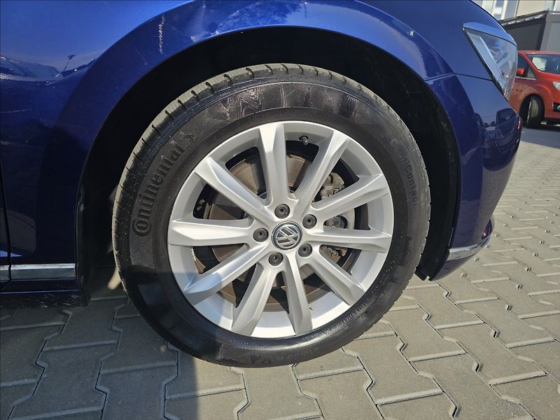 Volkswagen Passat B8 2,0TDi110KW COMFORTLINE - fotka 41 z 49
