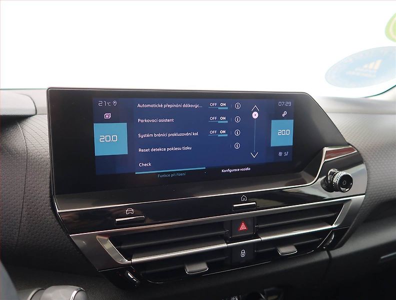 Citroën ë-C4 (2022) Shine 50 kWh, SoH 94% - fotka 17 z 27