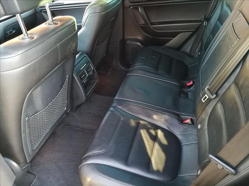 Volkswagen Touareg 3,0 TDI V6 Tiptronic - fotka 17 z 27