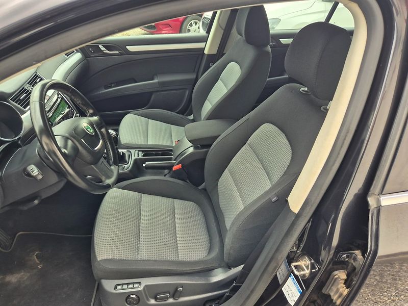 Škoda Superb (2011) 2.0 TDI Serviska Rozvody - fotka 46 z 48