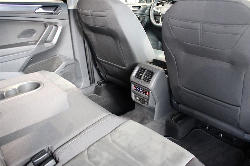 Volkswagen Tiguan Allspace TSi 180kW DSG 4Motion - fotka 28 z 33