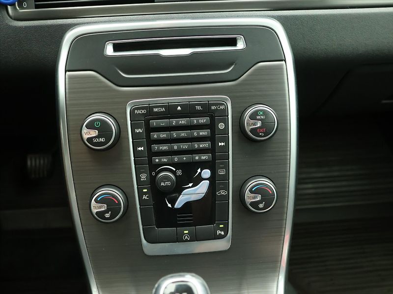 Volvo V70 2.0 D3 110kW Navi - fotka 23 z 31