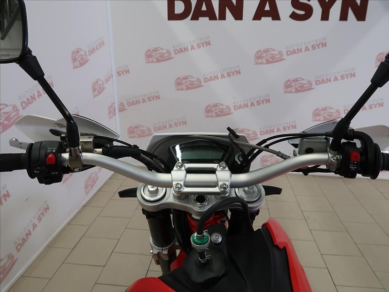 SWM RS 300R červená-bíla Euro5   0 - fotka 8 z 11