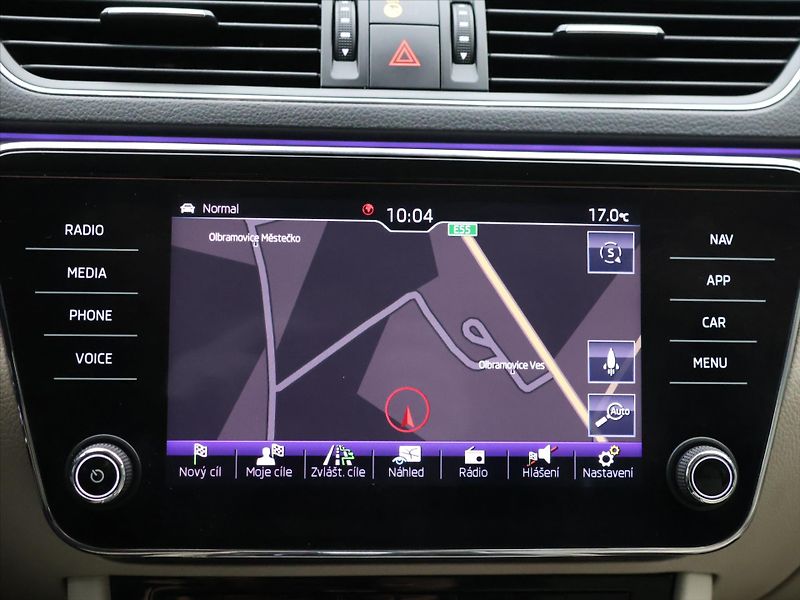 Škoda Superb 2,0 TDI 140kW DSG 4x4 Style CZ - fotka 21 z 32