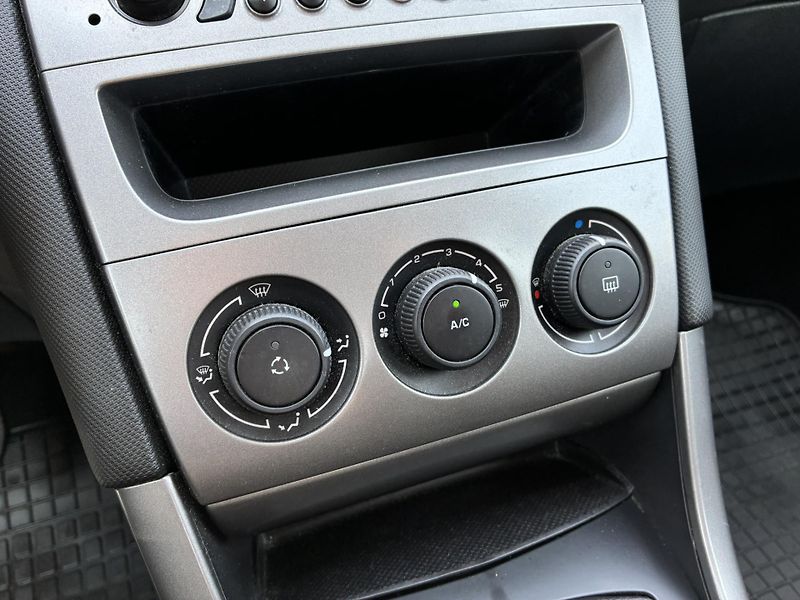 Peugeot 308 1.4 16V VTi 98k Access - fotka 17 z 18