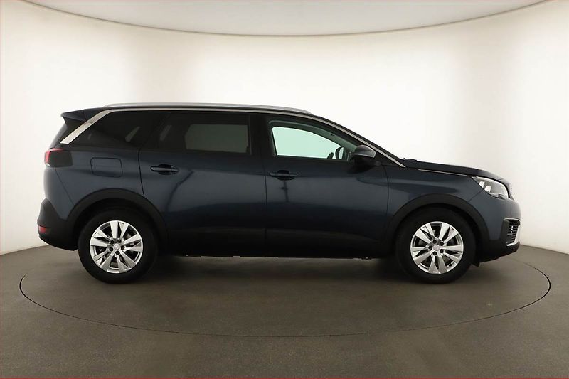 Peugeot 5008 (2019) 1.5 BlueHDi, 7 míst - fotka 6 z 21
