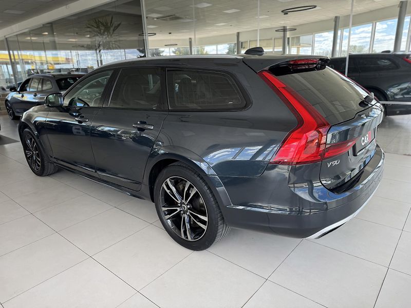 Volvo V90 CC*D5 173kW*AWD*KeyLess*Tažné - fotka 7 z 34