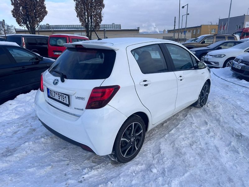 Toyota Yaris (2016) HYBRID 1,5 54 KW STK AUTOMAT - fotka 5 z 38