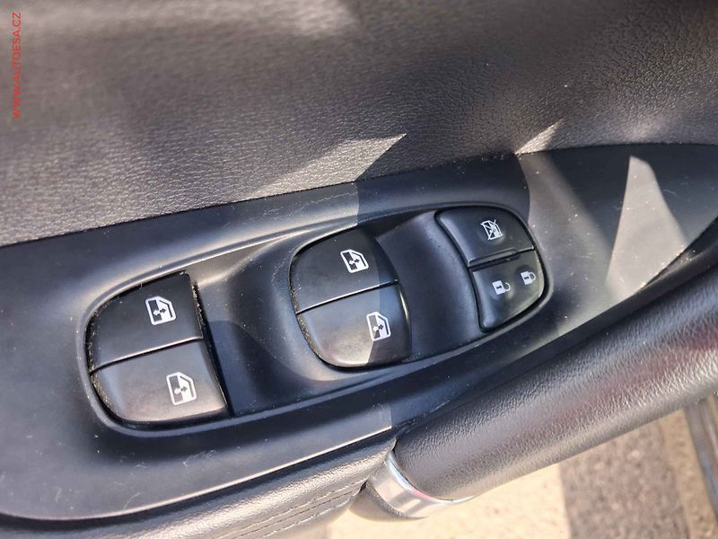 Nissan Qashqai (2017) 1.2 DiG-T, Tekna, +kola - fotka 12 z 21