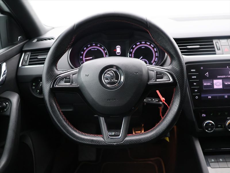 Škoda Octavia RS 2,0 TDI 135kW Aut.klima Nav - fotka 16 z 31