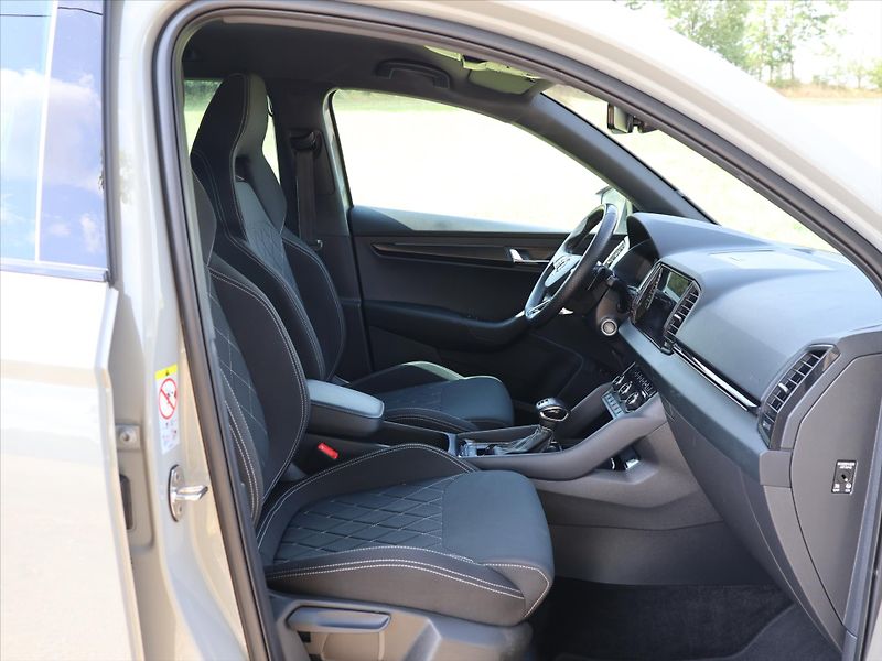 Škoda Karoq 2,0 TDI DSG 4x4 Sportline DPH - fotka 12 z 32