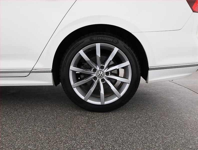 Volkswagen Passat (2018) R-Line 2.0 TDI, Automat, Kůže - fotka 21 z 21