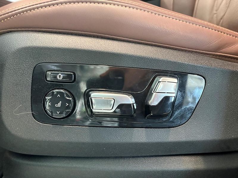 BMW X5 xDriveM50i Pano HuD H/K 360 Ta - fotka 8 z 21