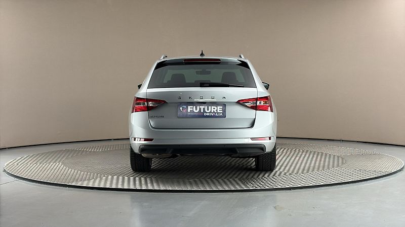 Škoda Superb 2.0 TDI DSG Style Combi - fotka 5 z 31