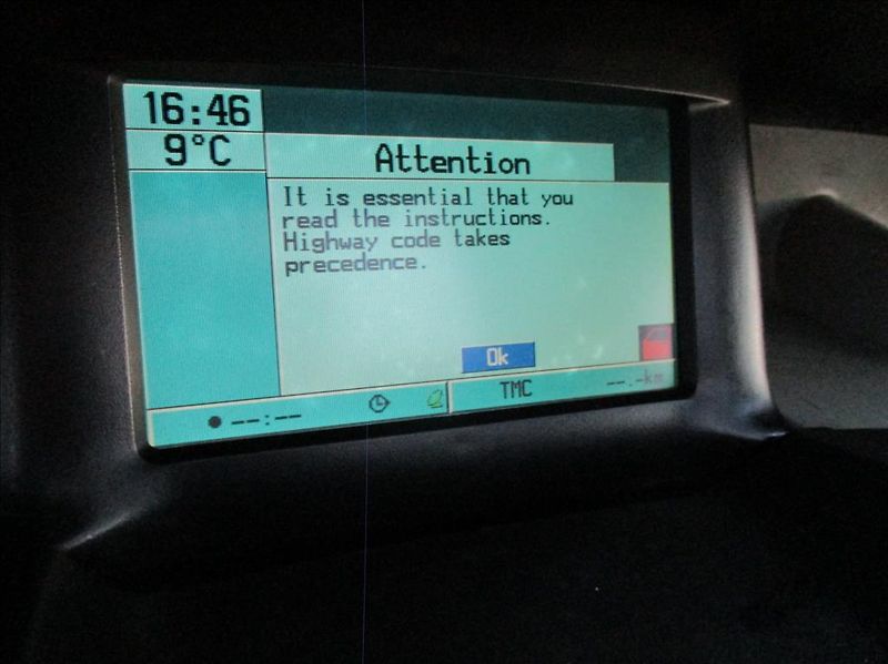 Renault Trafic 2,5 DCi, 8 míst, klima, tažné, - fotka 16 z 29