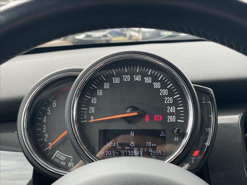 Mini Cooper 1,5 PDC - fotka 9 z 22