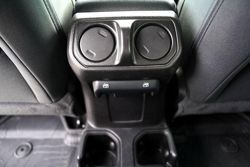 Jeep Wrangler 2.2 CRD/Sport/MultiJet/4x4/AT - fotka 35 z 44