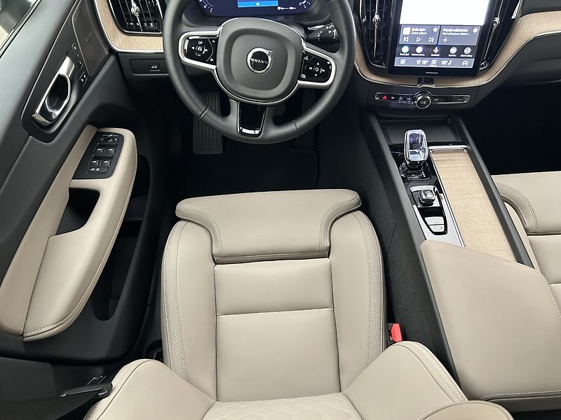 Volvo XC60 2.0 B5 4x4 PLUS DARK - fotka 15 z 30