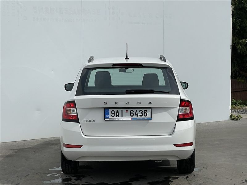 Škoda Fabia 1,0 TSI Combi Ambition Plus - fotka 23 z 23
