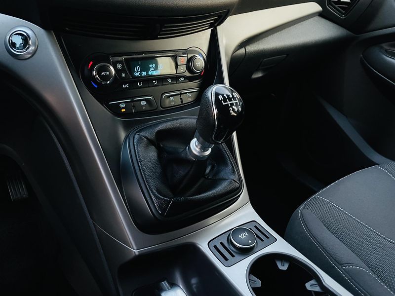Ford Kuga 2.0TDCi MANUÁL SERVISKA TAŽNÉ  - fotka 39 z 51