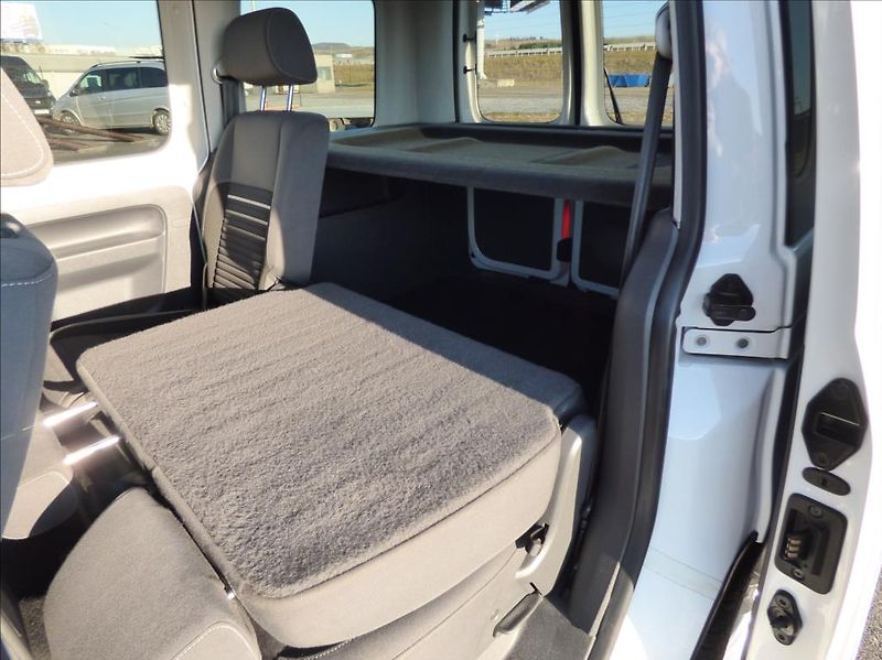 Volkswagen Caddy 2,0 TDI  Cup DSG - fotka 11 z 39