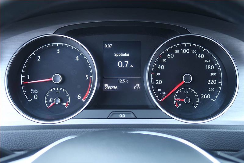 Volkswagen Golf (2016) 1.6 TDI, Serv.kniha, Tempomat - fotka 11 z 17