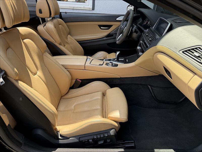 BMW M6 4,4 V8 412kW individual - fotka 19 z 30