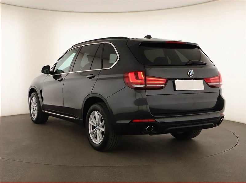 BMW X5 (2014) xDrive25d - fotka 4 z 18