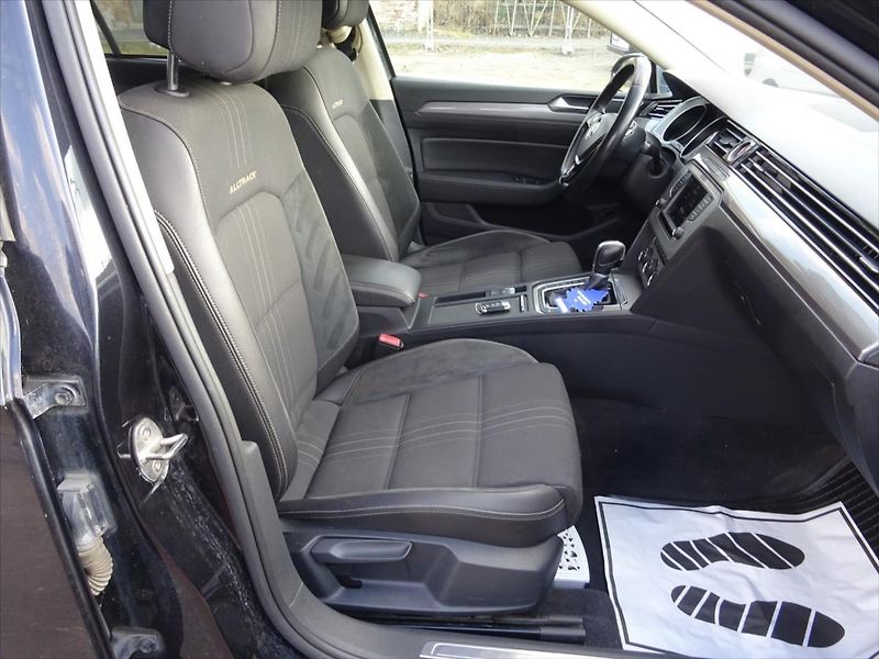 Volkswagen Passat 2,0 TDi 140kW 4x4 - fotka 13 z 26