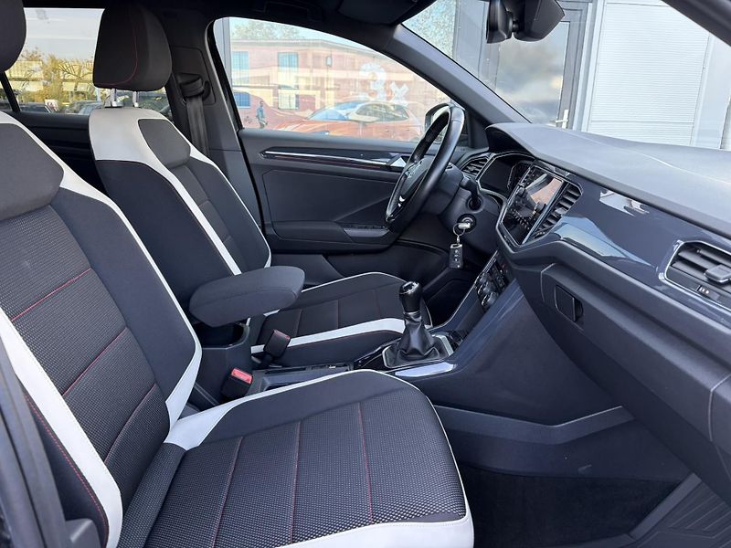 Volkswagen T-Roc 1.5TSi Style 110kW - fotka 14 z 22