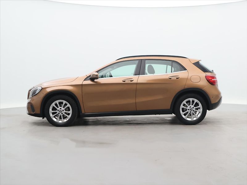 Mercedes-Benz GLA 2,1 200d 100kW 4Matic CZ DPH - fotka 4 z 29