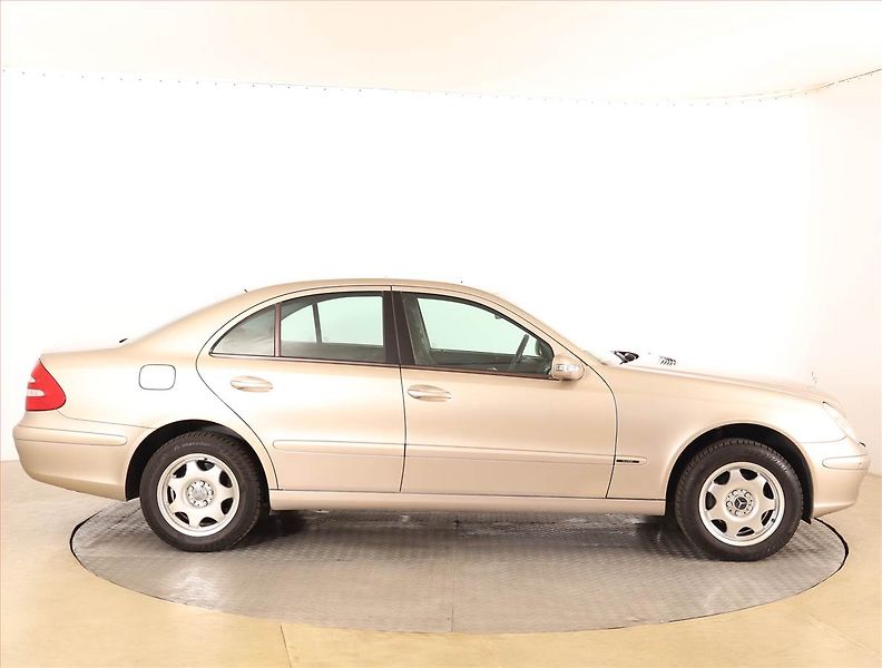 Mercedes-Benz Třídy E (2002) Classic E 240 , Tempomat - fotka 6 z 16