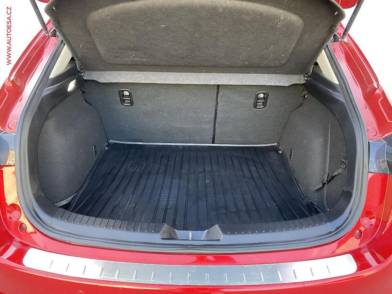 Mazda 3 (2018) 2.0 i, ČR, LED, navi - fotka 7 z 18