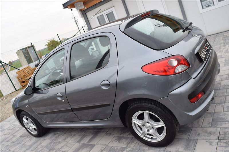 Peugeot 206 1,4 i (TU3) 54KW SERVISKA ALU - fotka 7 z 41