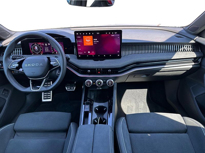 Škoda Superb iV 1,5 TSI / 150 kW Sportline - fotka 10 z 23
