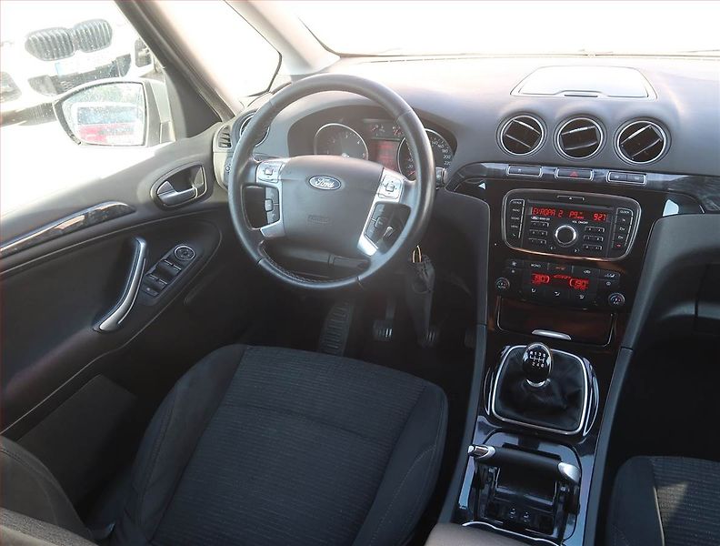 Ford Galaxy (2010) Ghia 2.0 TDCi, 7 míst - fotka 7 z 20