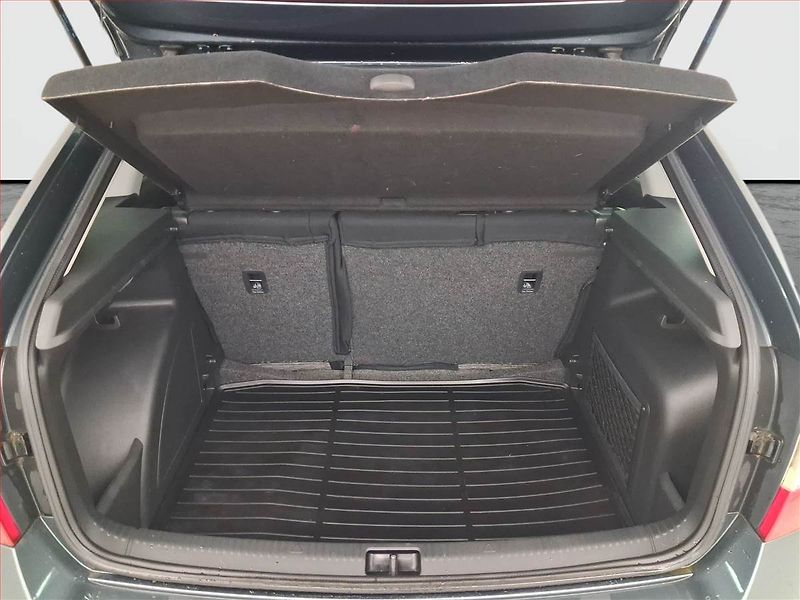 Škoda Rapid (2014) Spaceback 1.2 TSI, ČR,1.maj - fotka 13 z 15