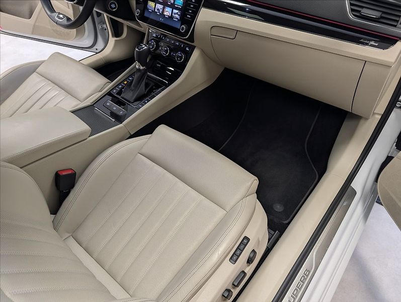 Škoda Superb 1.5 iV L&K - fotka 27 z 29